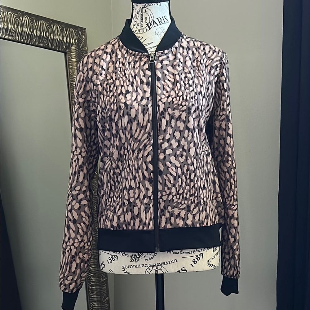 NWT lightweight cheetah print jacket by Skechers